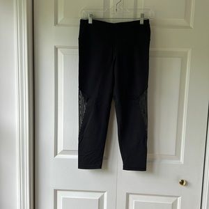Victoria’s Secret sport Capri leggings Size M